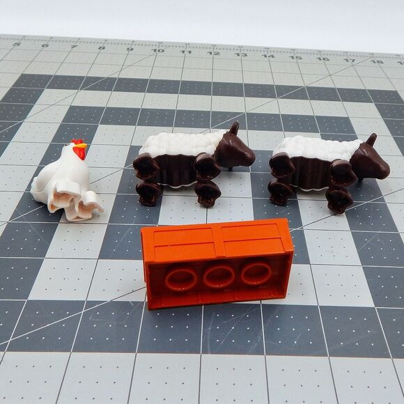 Lego Large Farm Set 45007 Dark Brown Sheep with Woolly Coat Hen Trough - Picture 6 of 8